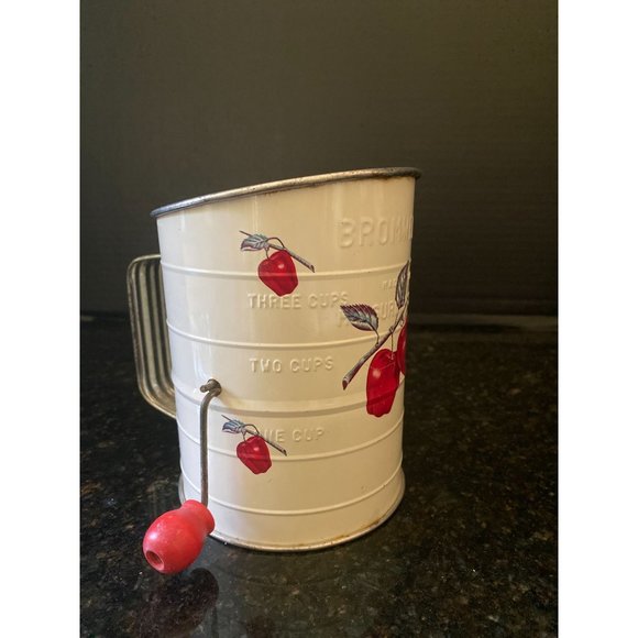 Bromwells 3 Cup Flour Sifter, Apple Graphics, 3 Cups - Picture 6 of 9